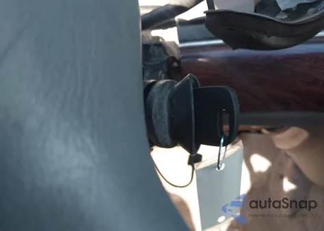 2001 Mercury Grand Marquis Gs z USA, uszkodzony, nr VIN 2MEFM74W81X690667